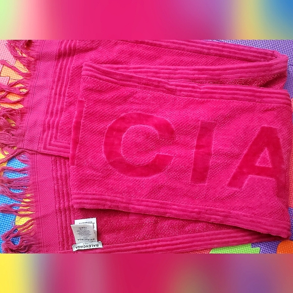 Balenciaga Towel Scarf - Picture 4 of 5